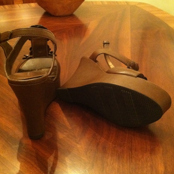 Platform Sandals - Picture 4 of 4