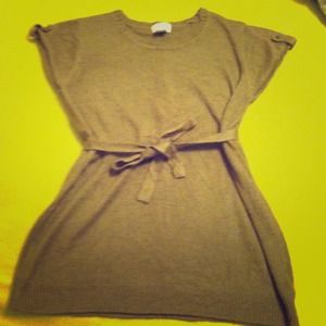Brown maternity short sleeve sweater!