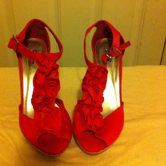 Shoes - *****ON SALE*****Bright pink Wedge heels