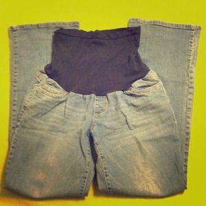 Light denim maternity jeans!