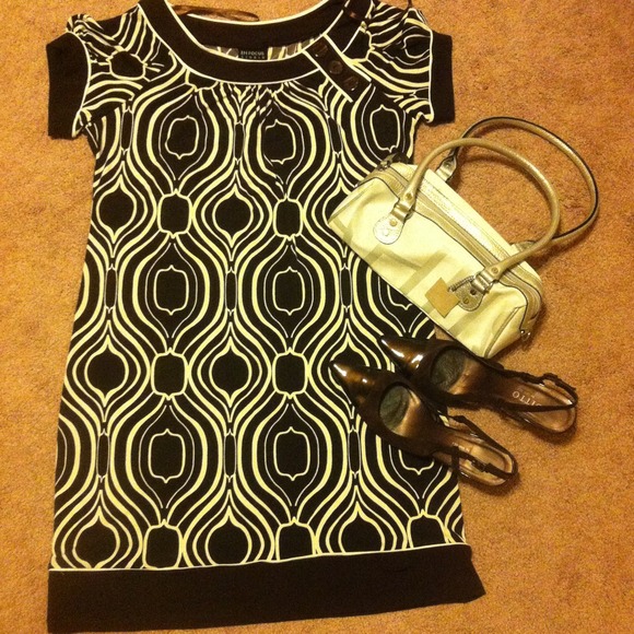 Classic dress in dark brown & white