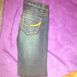 Ultra skinny jeans.