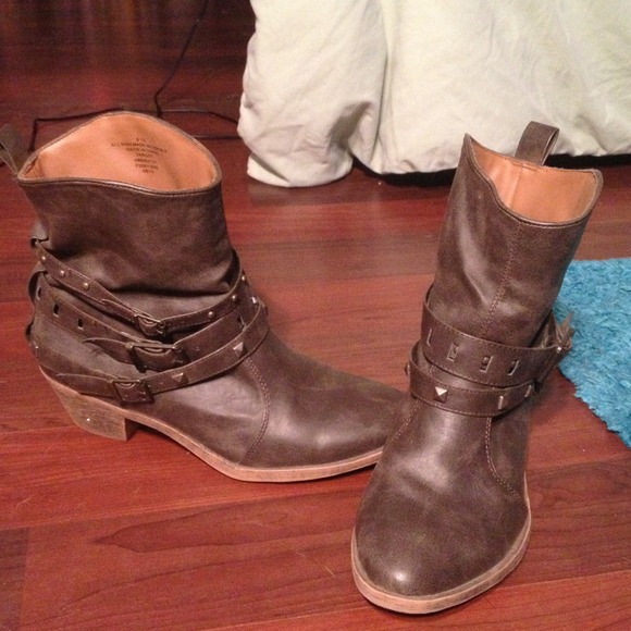 ❗REDUCED❗Mossimo Supply Co studded ankle booties.