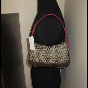 NWT. Tommy Hilfiger purse.