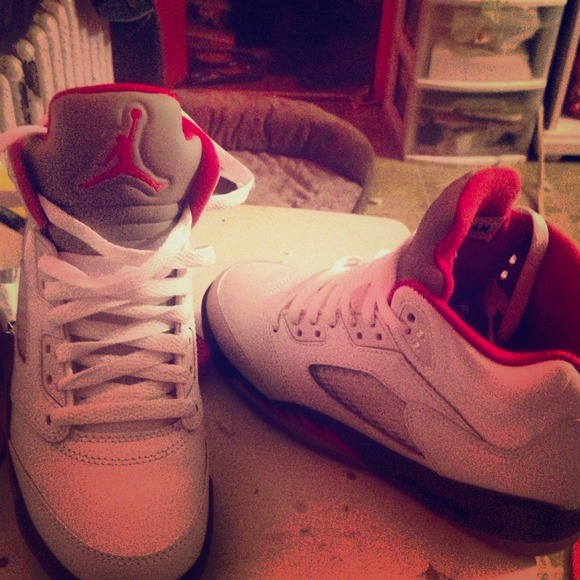 Jordan fire red size 4