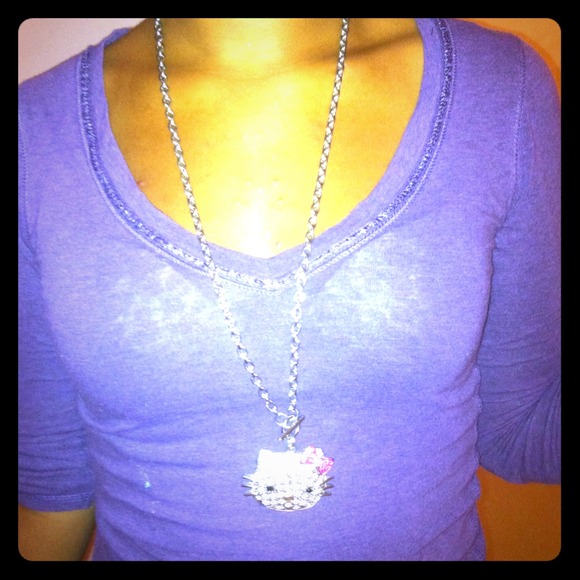 Adorable hello kitty necklace
