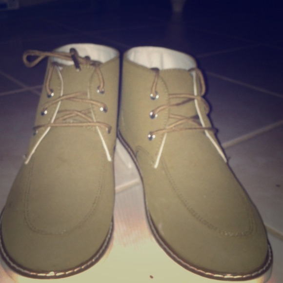Low rise boots