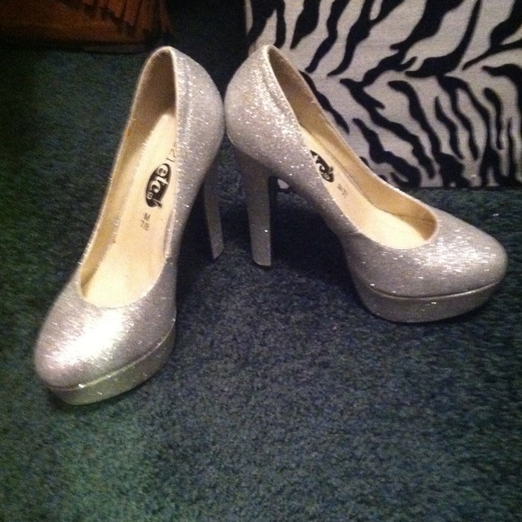 Rue 21 heels - Picture 1 of 2