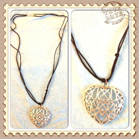 🎉REDUCED🌟Silvertoned Lace Heart Leatherette Rope