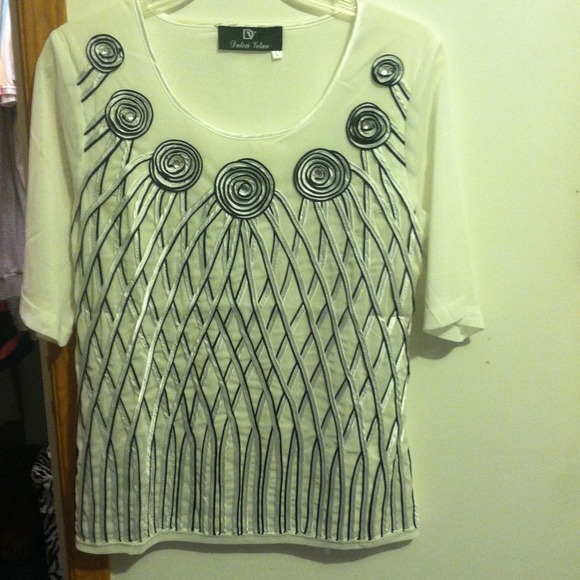 Dulcci velan black silver and white top