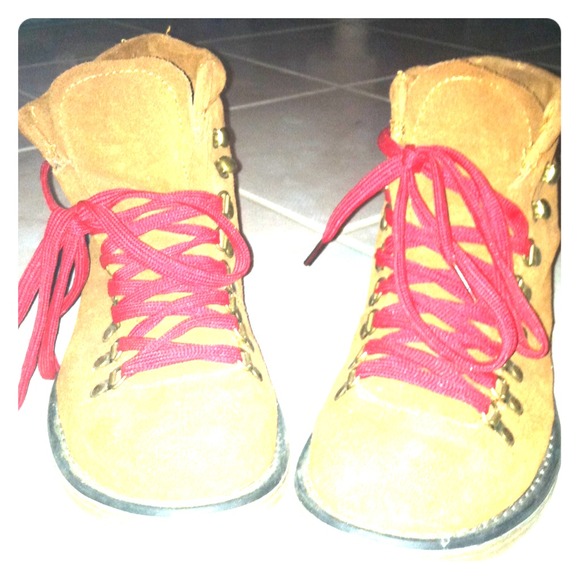 Low rise boots