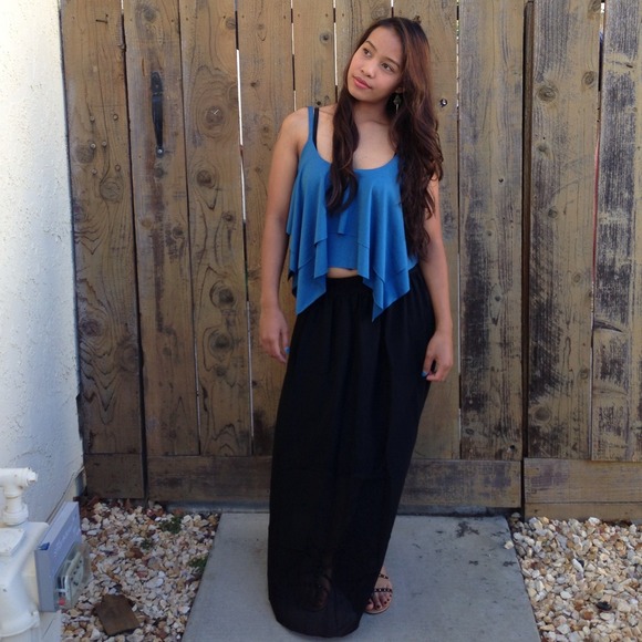 Blue flowy crop top🔹🔷🔹 - Picture 2 of 2