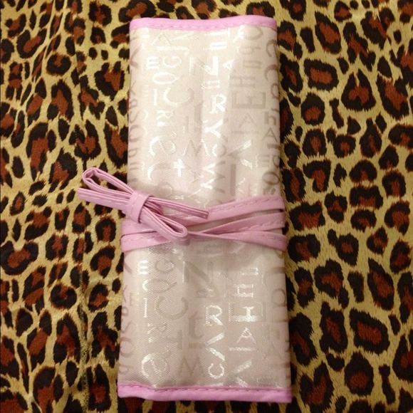 🎀SOLD🎀 8pcs Pink Make up Brushes Set with Case - Picture 3 of 4