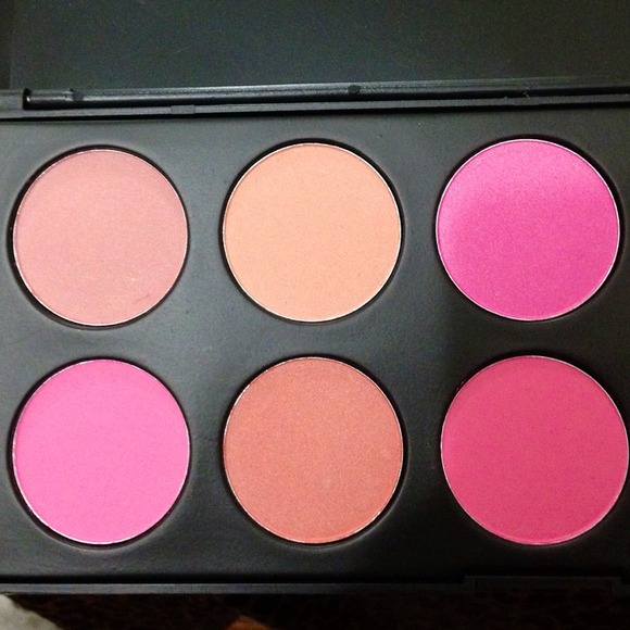 π10 Color Blush Palletπ SOLD π - Picture 2 of 3