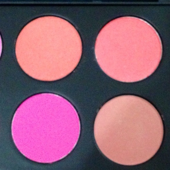 π10 Color Blush Palletπ SOLD π - Picture 3 of 3