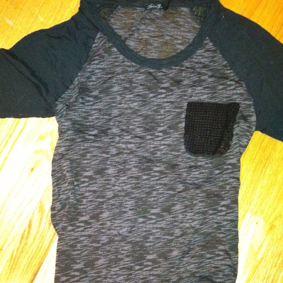 Quarter sleeve shirt