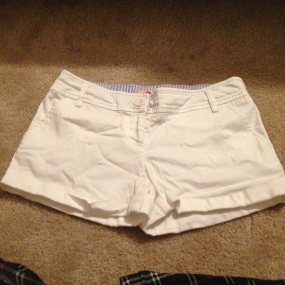 White cuffed shorts - Picture 1 of 4