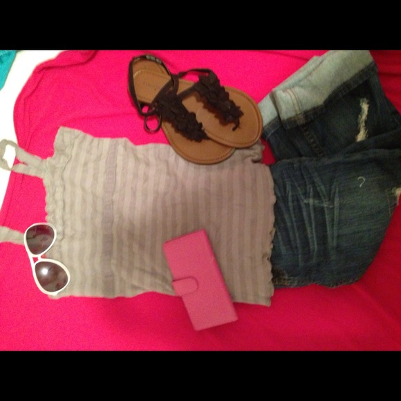 Light grey and dark grey scalloped bottom tank