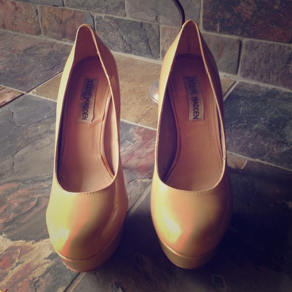 Steve Madden Shoes - ❗️Sale $10❗️※ Nude Pumps ※