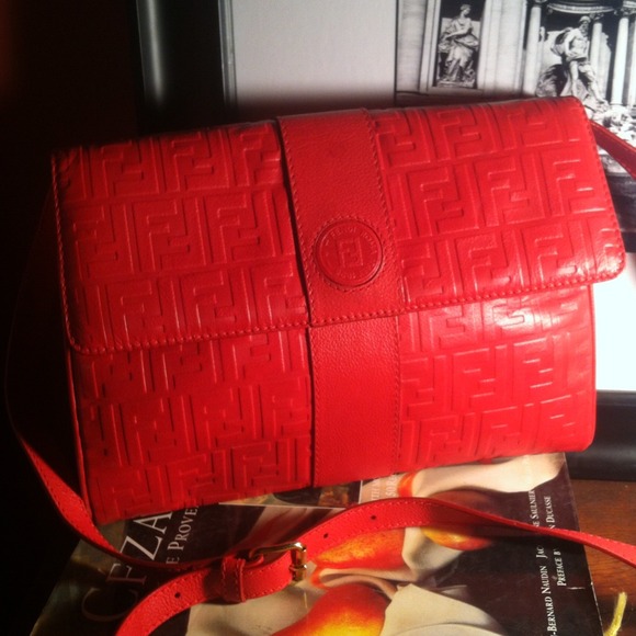 ⛔️REDUCED💯Authentic FENDI Red Vintage CCrossbody