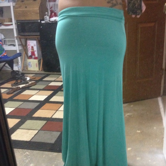 Aqua maxi skirt. - Picture 2 of 4
