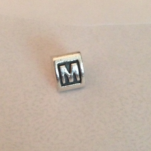 Pandora letter M
