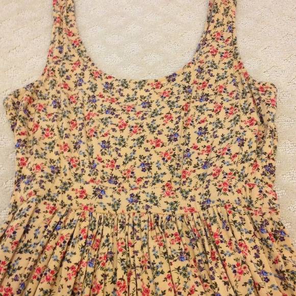 Golden Blonde Floral Dress - Picture 4 of 4