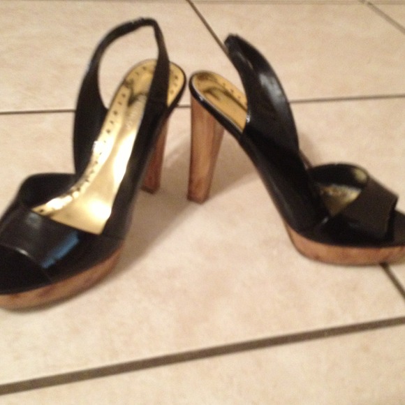 ✂Reduced✂ BCBGirls black patent peep toe heels - Picture 4 of 4