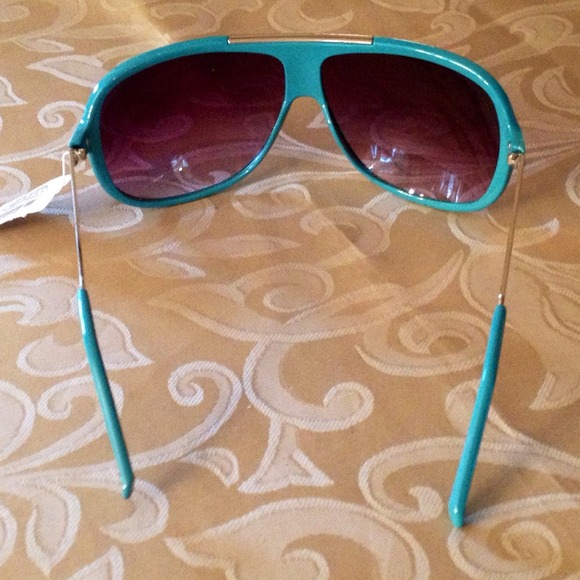 SALE ALERT!! NWT! Teal Rim+White/Silver Sunglasses - Picture 2 of 3