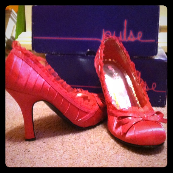 Hot pink heels - Picture 1 of 4