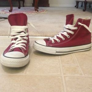 ✋❗ ON HOLD FOR LEAHBROWNBurgundy High Top converse