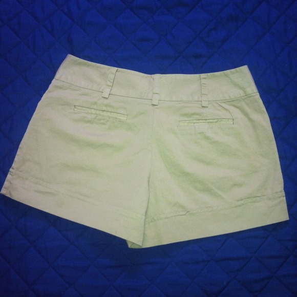 SALE item Tan Khaki Midi shorts - Picture 2 of 3