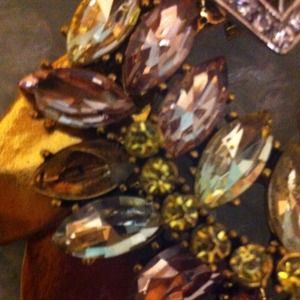 Shipment back for missing stone necklace