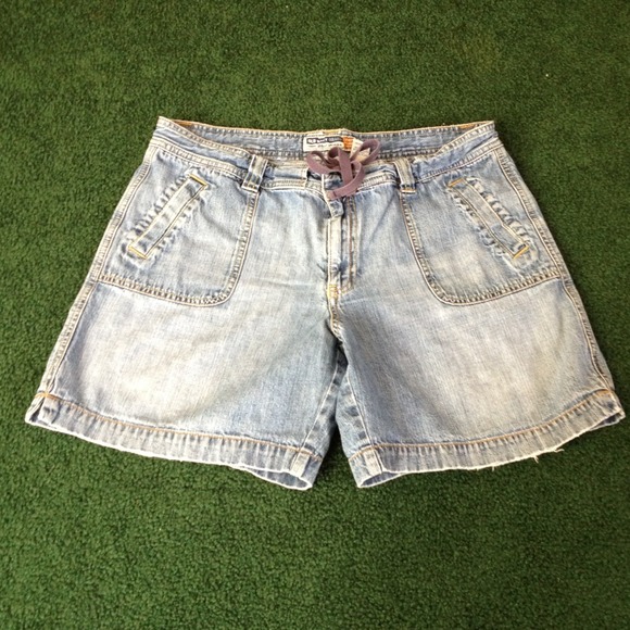 Old Navy- Jean shorts medium rise.