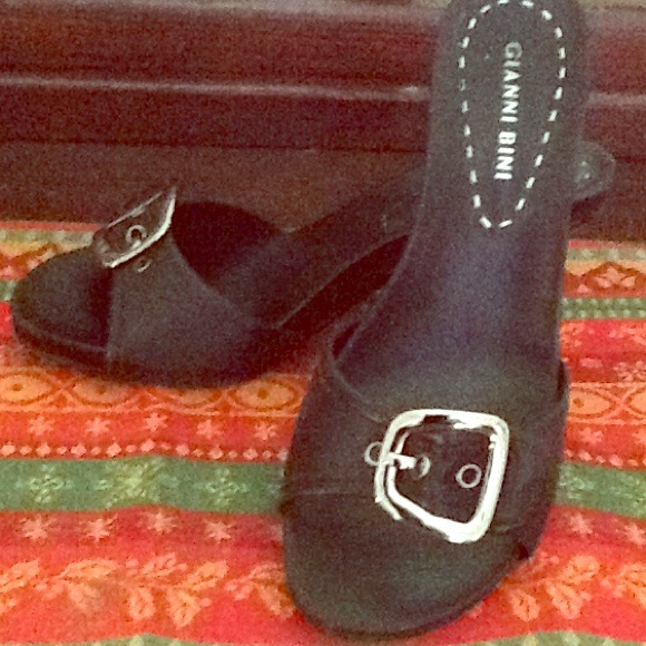Gianni Bini black heels
