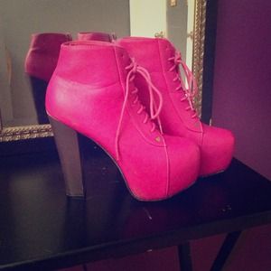 I am sell Glaze booties size 8