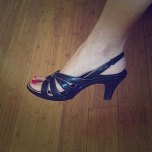 Sofft Black Leather Strappy Sandal.