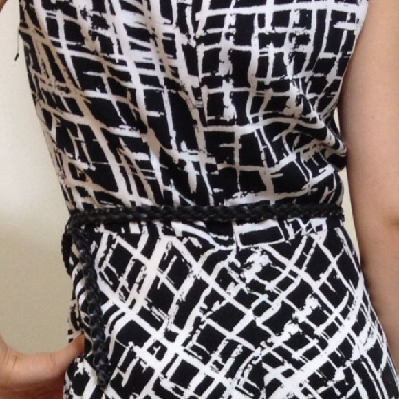 Black & white pattern dress. Size 2 - Picture 4 of 4