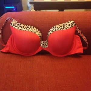 Victoria secret bra .