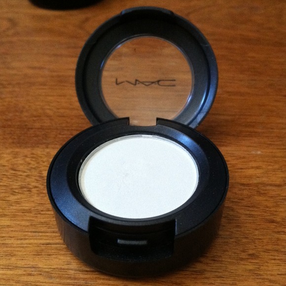 ❌Sold❌Authentic MAC eyeshadow. - Picture 3 of 4