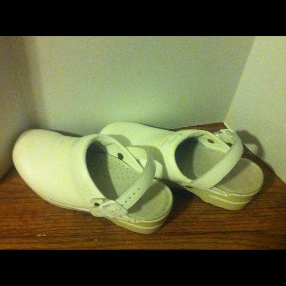 Dansko nurse clogs size 35