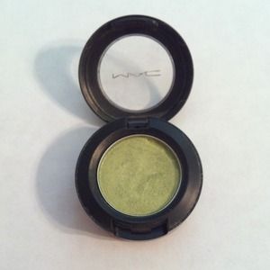 MAC eyeshadow - discontinued color Juxt