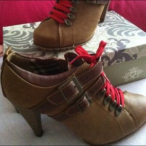 Lime Light "Jenny Camel" NEVER WORN