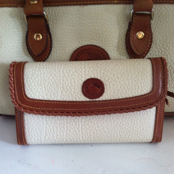 TRADED😃 Dooney & Bourke wallet