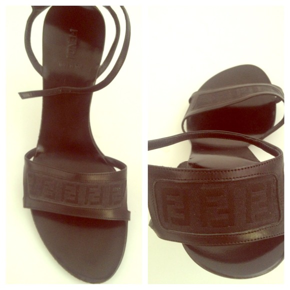 Fendi Canvas/Leather Heals w Fendi logo 39.5