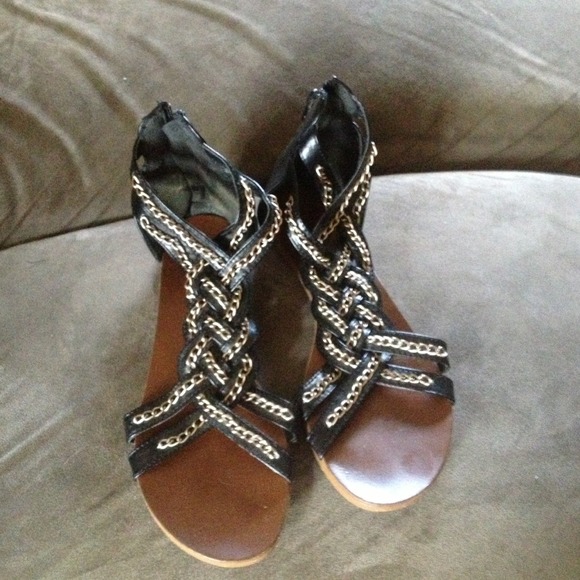 Beautiful black sandals with chain accents