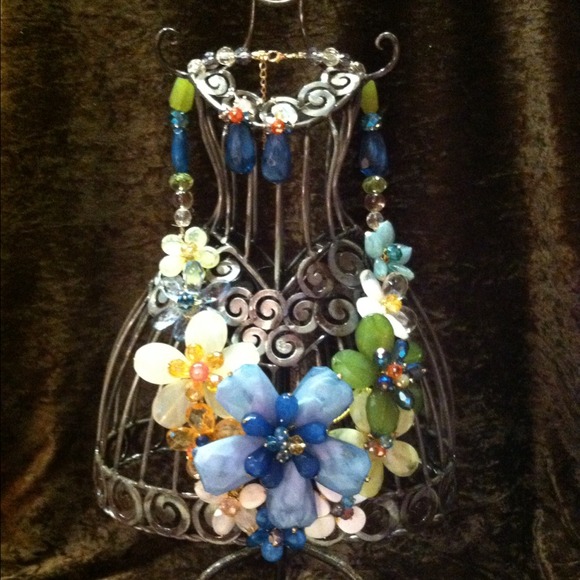 Amazing  Beaded Bib Necklace & Earring Set / Blue - Picture 1 of 4