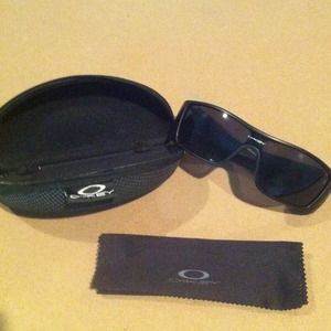 FUEL CELL OAKLEY's NWOT CASE AND CLOTH RED N BLACK