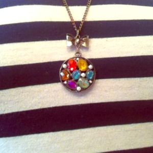 Gem and pearl studded necklace