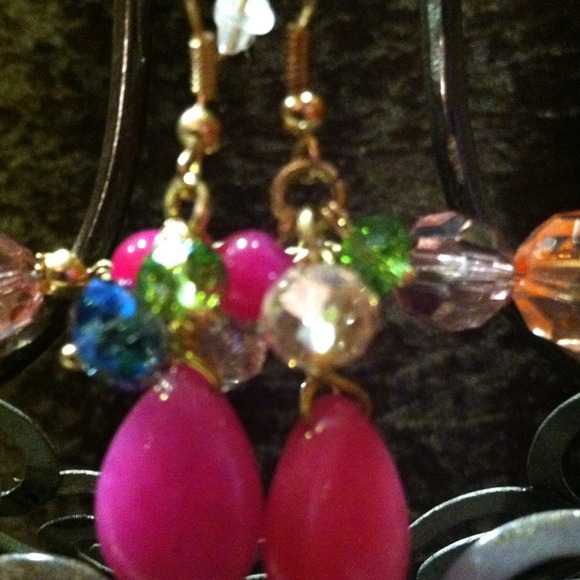 Handcrafted Beautiful Bib Necklace /Earrings Set - Picture 2 of 3